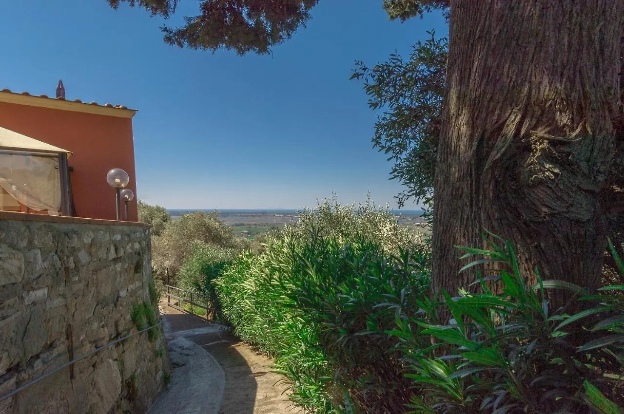 Casale Belvedere L'Ulivo E La Terrazza Massarosa 0*,  Ιταλία